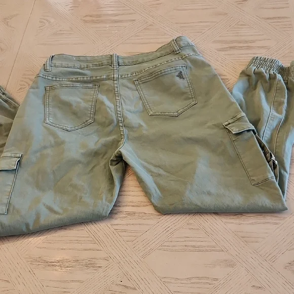 VIP Olive Green Cropped Ankle Cargo Jeans Women's Size 11/12 - Picture 3 of 7